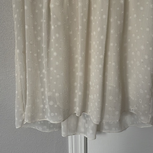 Rain brand size M -flowy light crème blouse with built-in slip tank -worn once - Picture 4 of 7